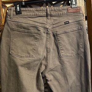Wrangler High-rise fierce flare size 29/8 x 32 in taupe